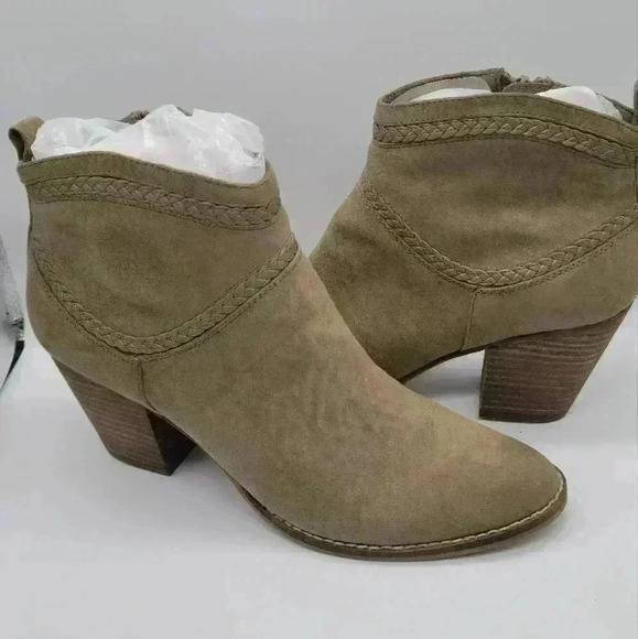 NEW NOT BOX DV8 Women's Booties Size 8 Suede Olive Color Block Heel Beautiful - Picture 1 of 12